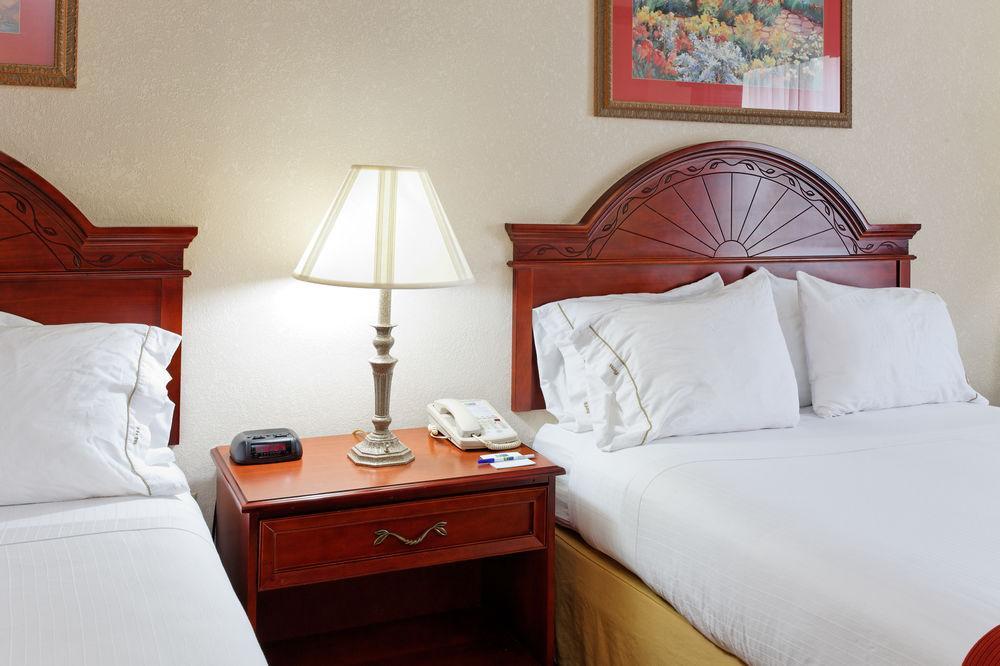Holiday Inn Express & Suites Tupelo By Ihg Chambre photo