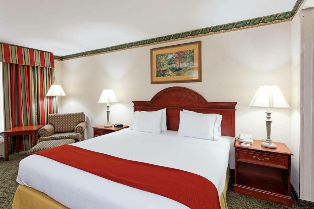 Holiday Inn Express & Suites Tupelo By Ihg Chambre photo